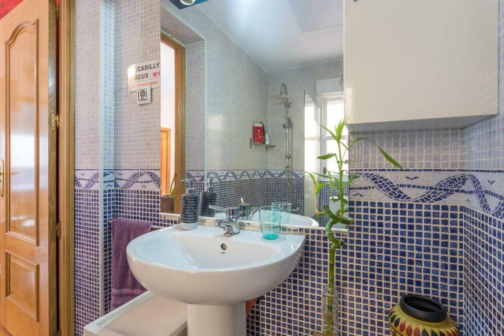Apartamento Urgel Madrid Extérieur photo